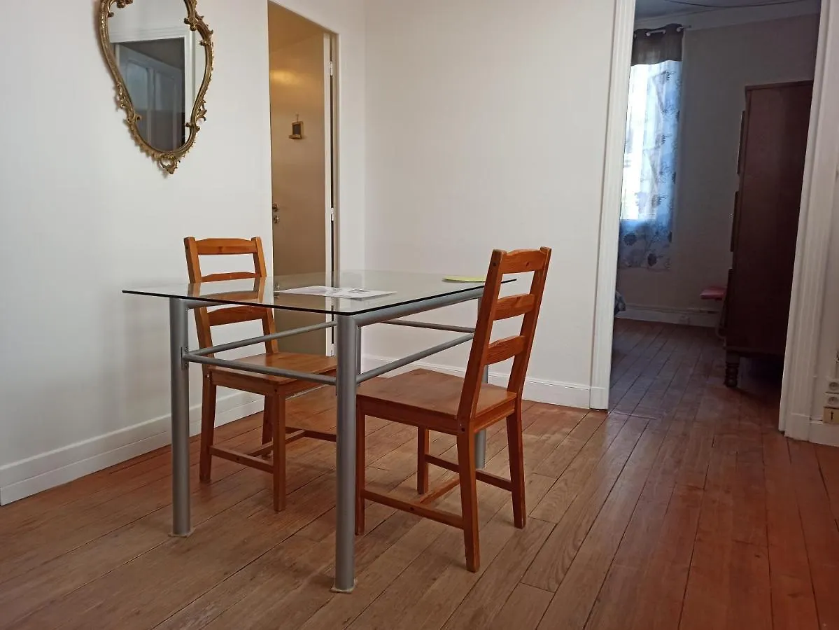 T2 Toulouse Saint Cyprien 40M2 Independant, Quartier Sympa, 1Er Etage Sur 2, Terrasse Apartment 0*,  France